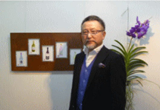 写真：個展会場での松隈理事長